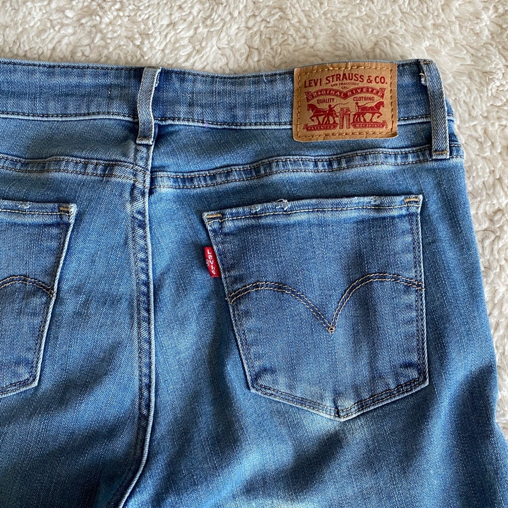 Women’s Levi’s jeans - Picture 1 of 7